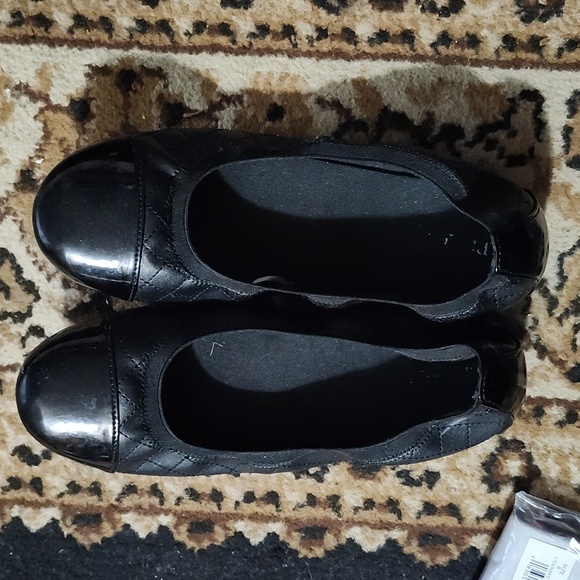 Place Big Girl's Stretch ballet flat; Size: 6, Black/Faux patent toe and heel - Picture 4 of 7